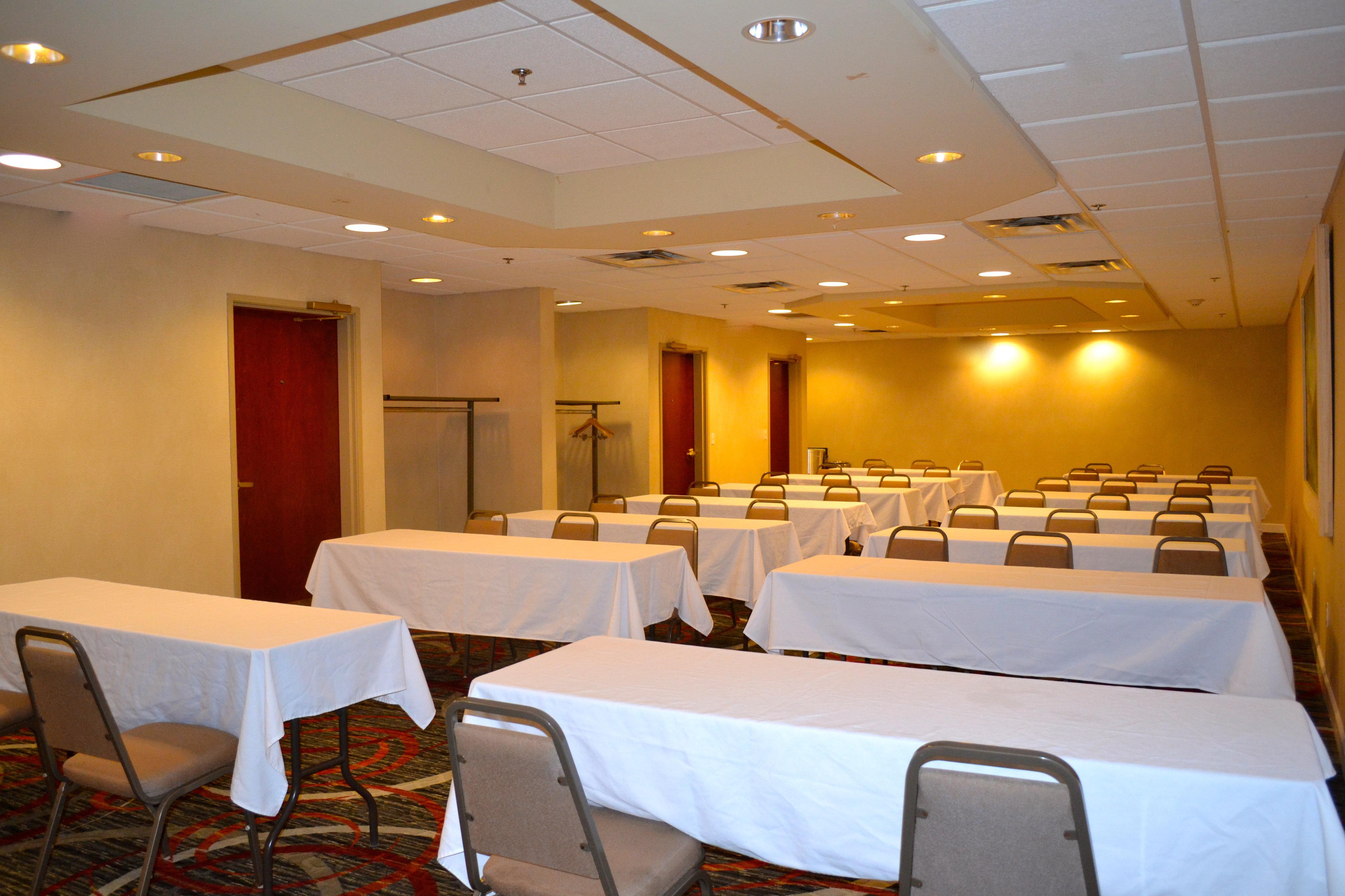 Holiday Inn Express Hotel & Suites Waterford By Ihg Exterior foto